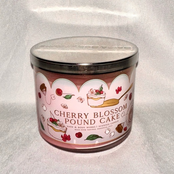 Bath & Body Works Cherry Blossom Pound Cake Candle - Picture 1 of 3
